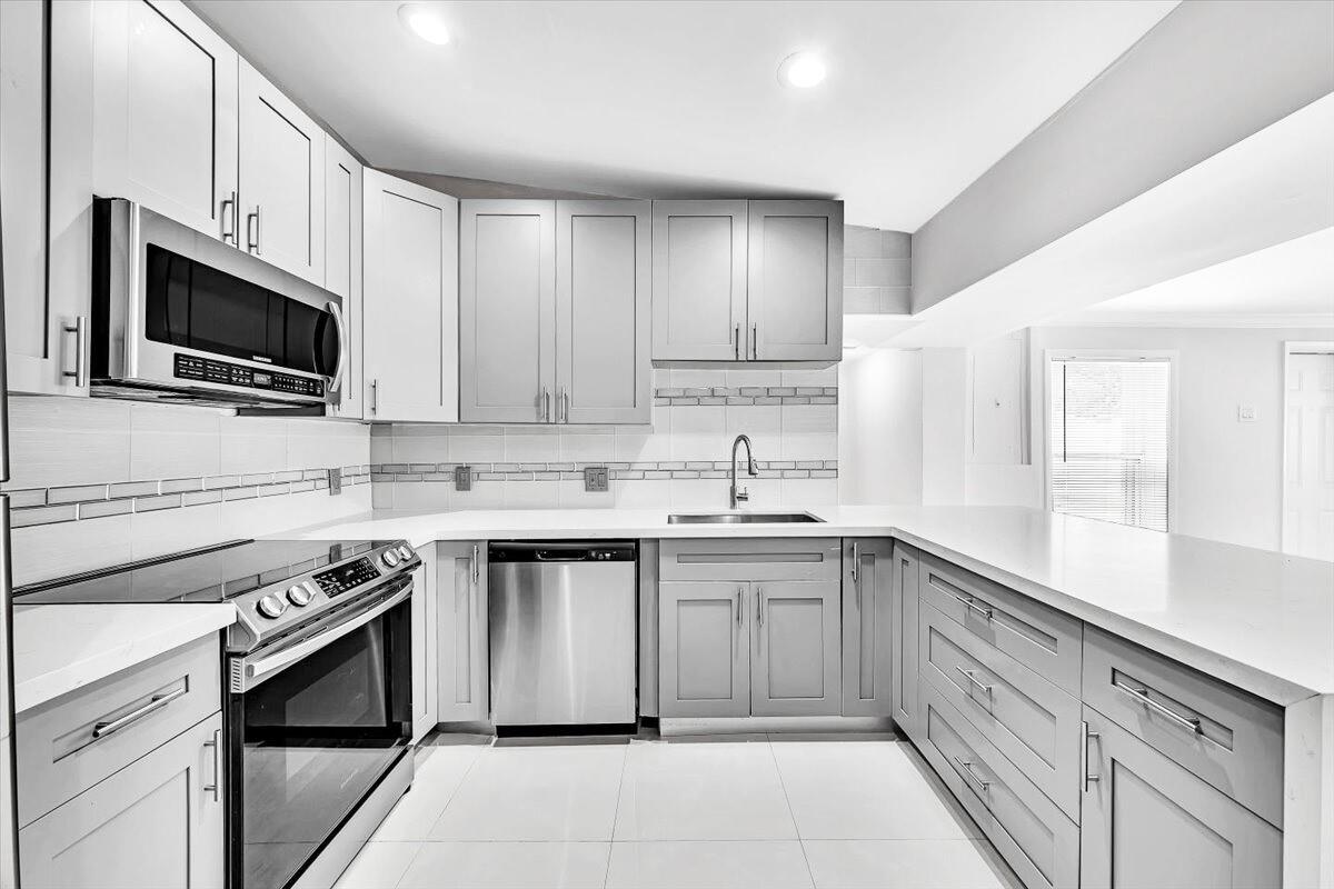 700 NE 3rd Avenue