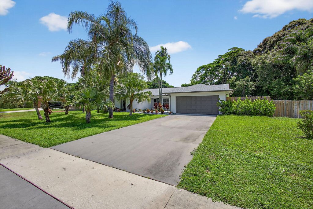 Photo of 280 Sulky Way, Wellington, FL 33414 (MLS # B26035101)