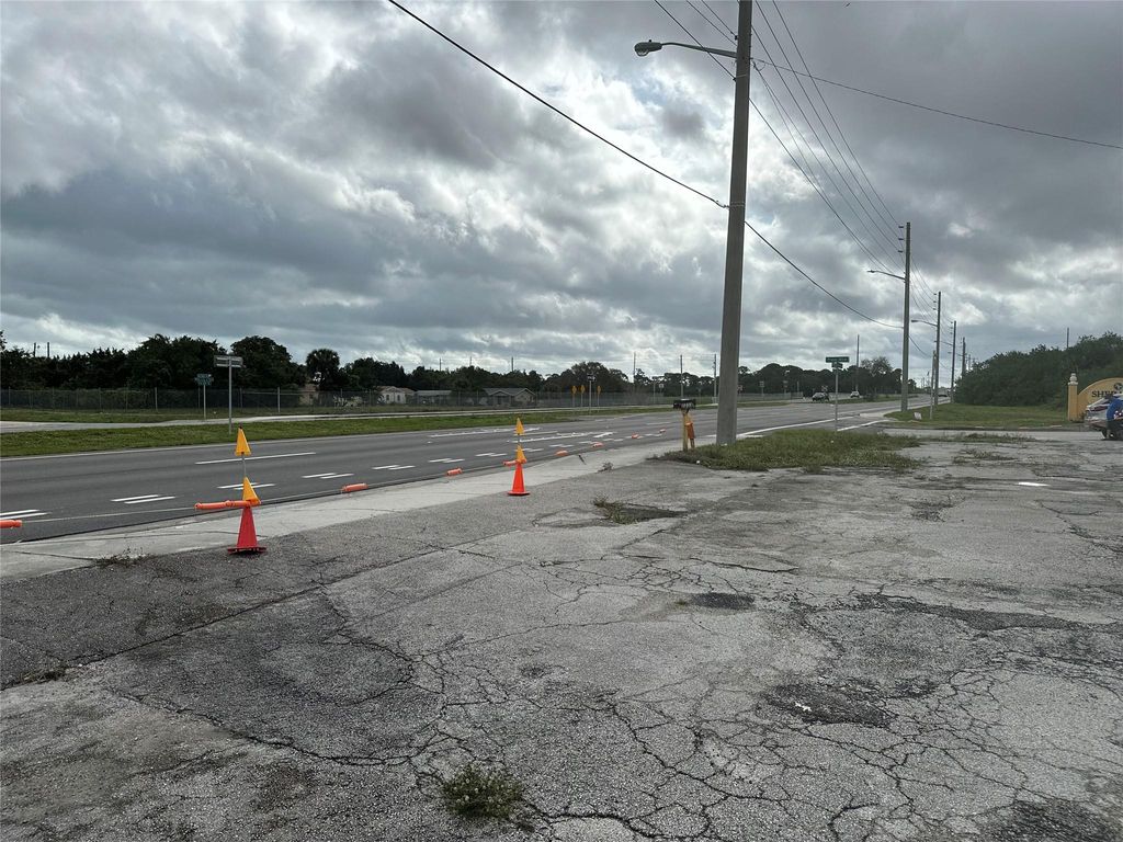 Photo of 2233 N 25th Street, Fort Pierce, FL 34946 (MLS # F10418357)