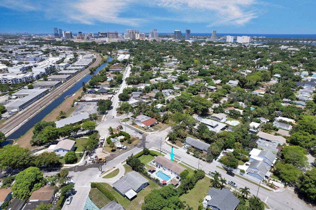 Photo of 2301 Ridgeway Avenue, West Palm Beach, FL 33401 (MLS # B26017369)