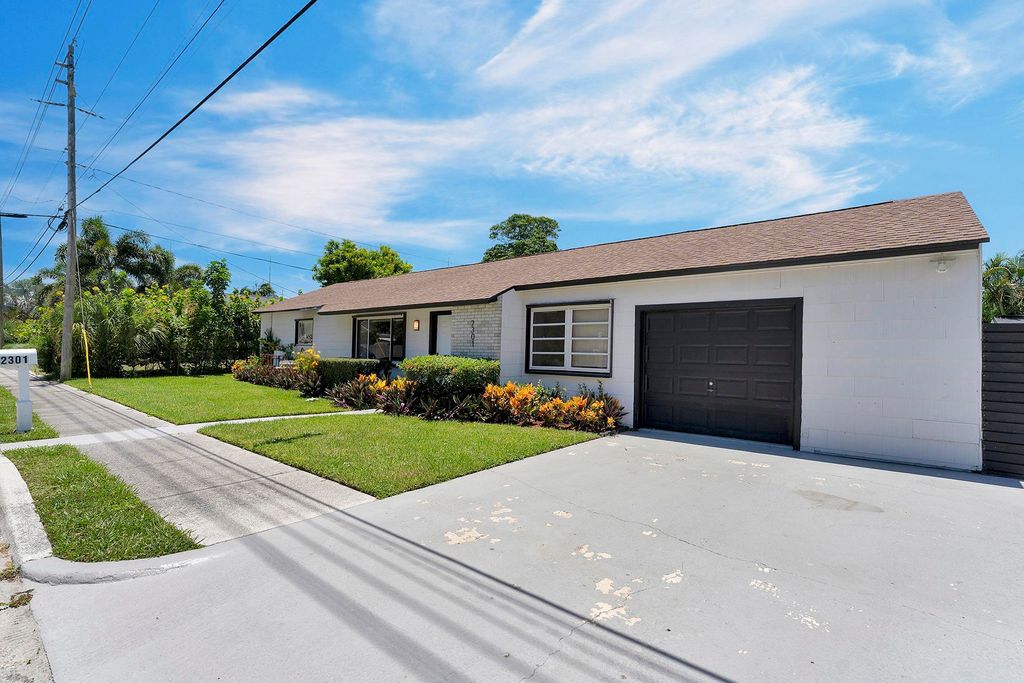 Photo of 2301 Ridgeway Avenue, West Palm Beach, FL 33401 (MLS # B26017369)