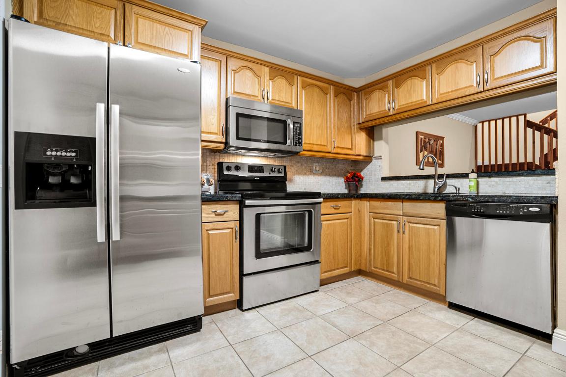 EMBASSY LAKES - Residential