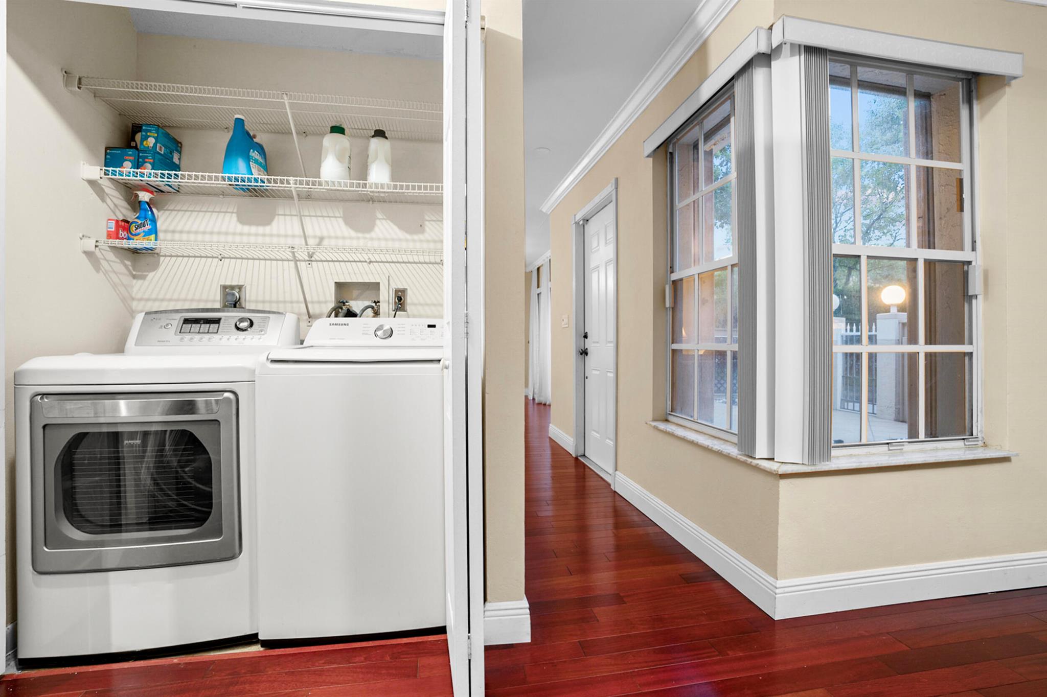 EMBASSY LAKES - Residential