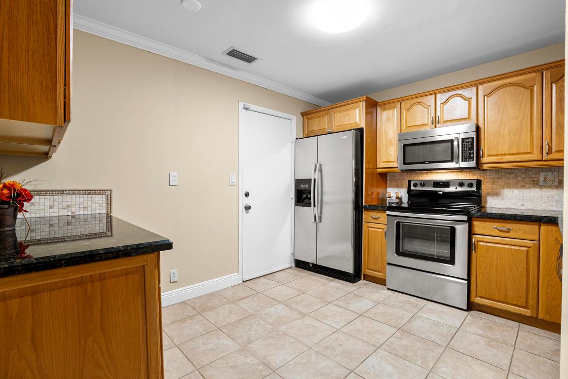 EMBASSY LAKES - Residential