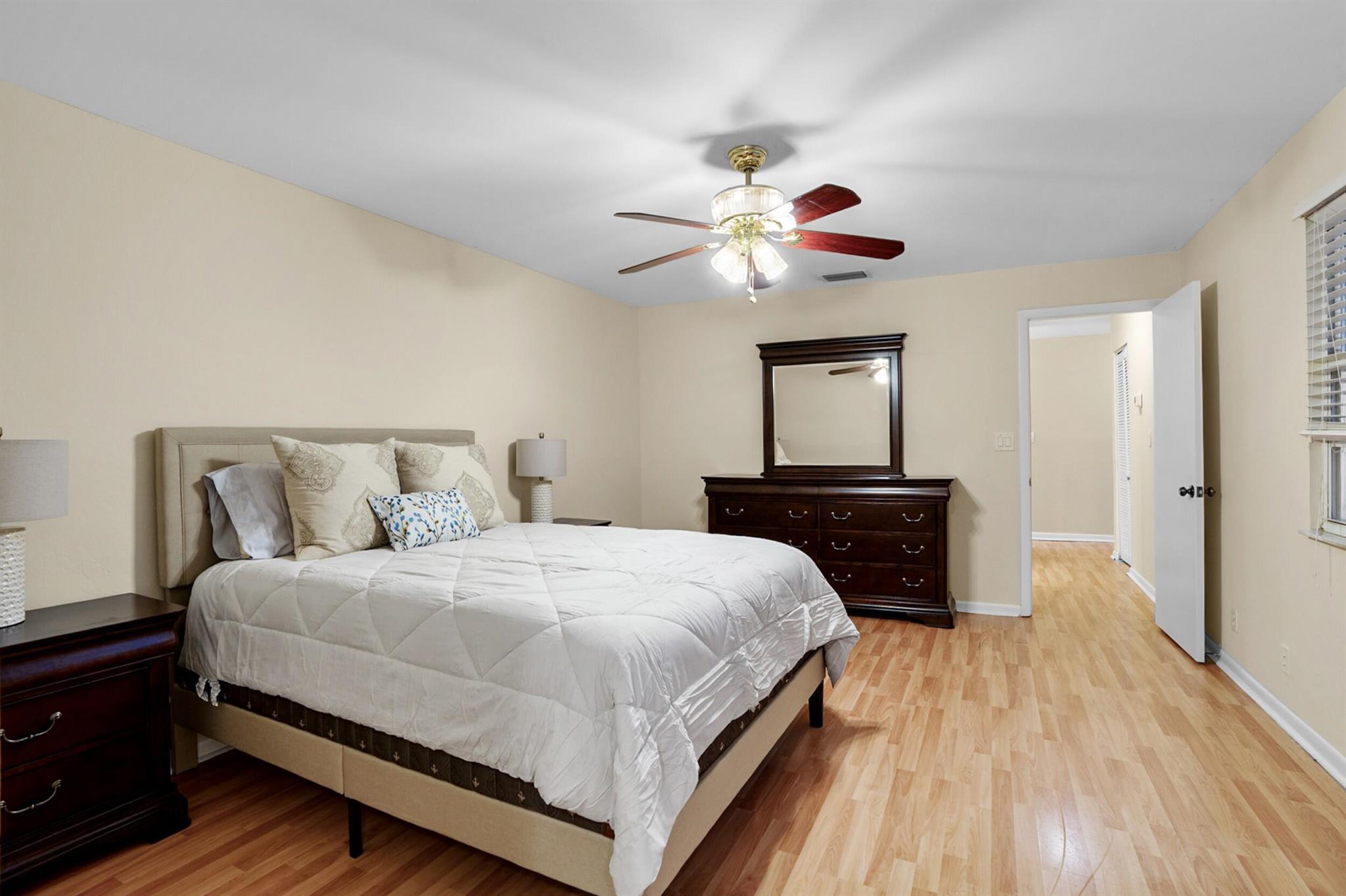 EMBASSY LAKES - Residential