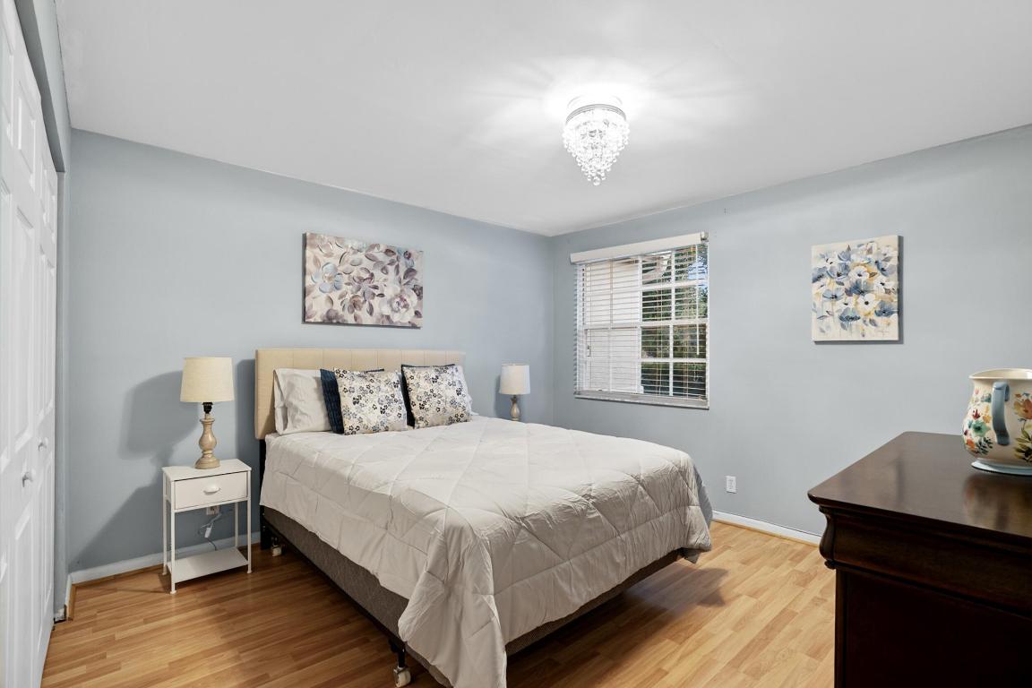 EMBASSY LAKES - Residential