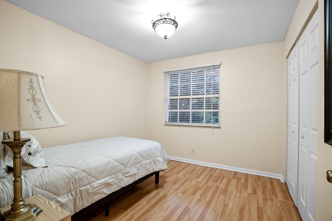 EMBASSY LAKES - Residential