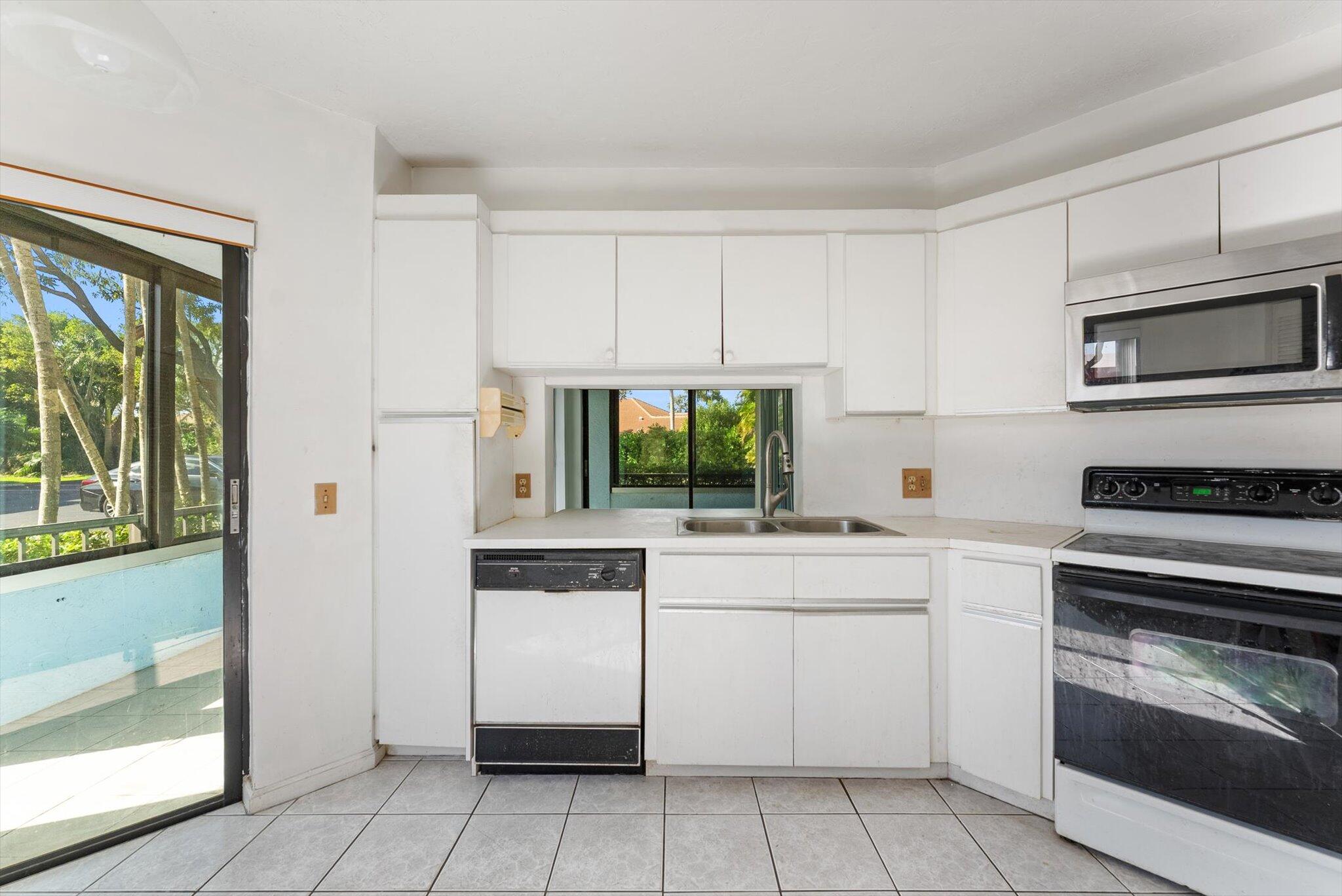 LAKES OF LA PAZ - Residential