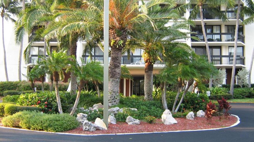 Enter this beautiful eight floor condo to an open living room and floor to ceiling views of a newly designed Jack Nicklaus Signature Golf Course. Both spacious bedrooms have private balconies and panoramic views. Outstanding amenities include doorman service, fitness center, and pool. You're steps to the Palm Beach Outlets and right in the heart of West Palm Beach. Don't miss out on this special space!