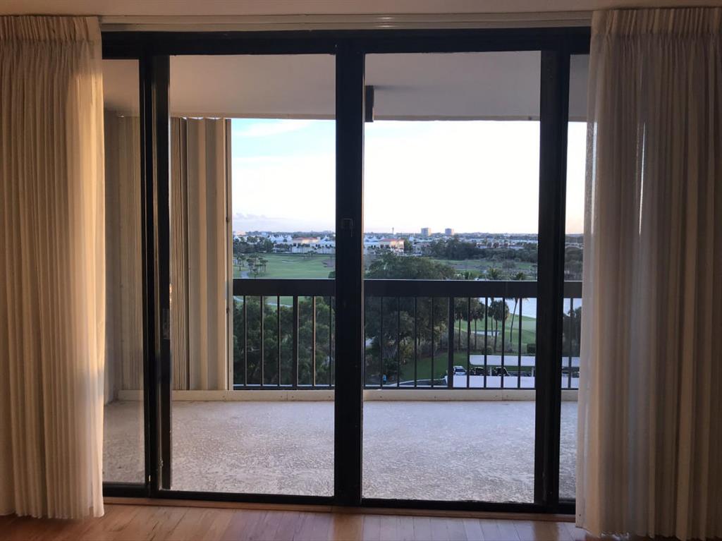 LANDS OF THE PRESIDENT CONDO 7 - Residential