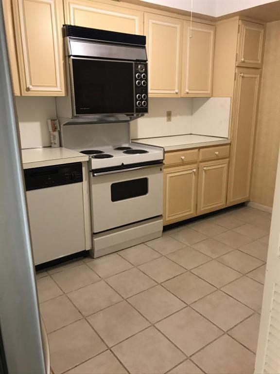 LANDS OF THE PRESIDENT CONDO 7 - Residential