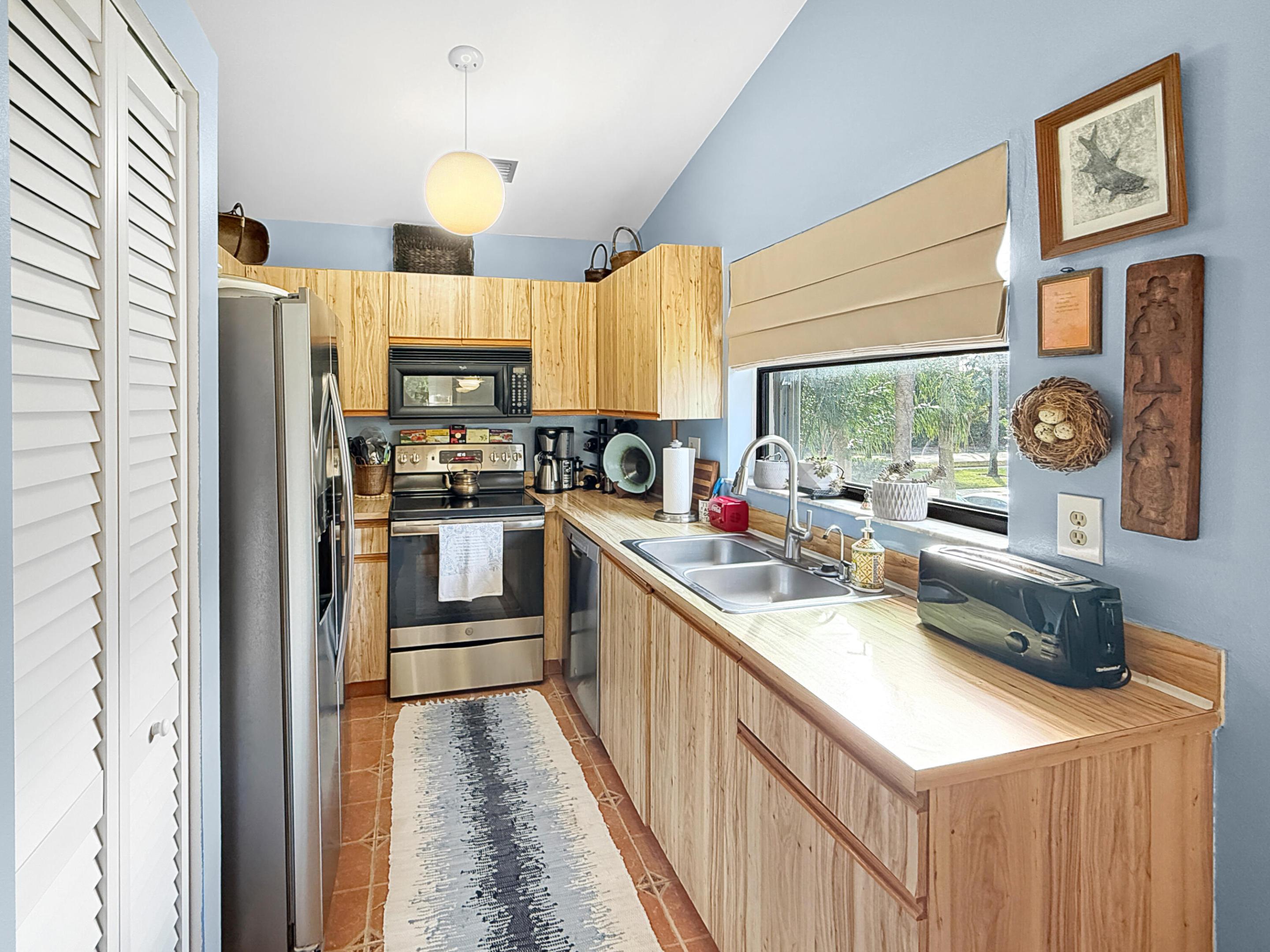 LUCERNE PARK CONDOS 1, 1A, 2 THRU 15 - Residential Lease