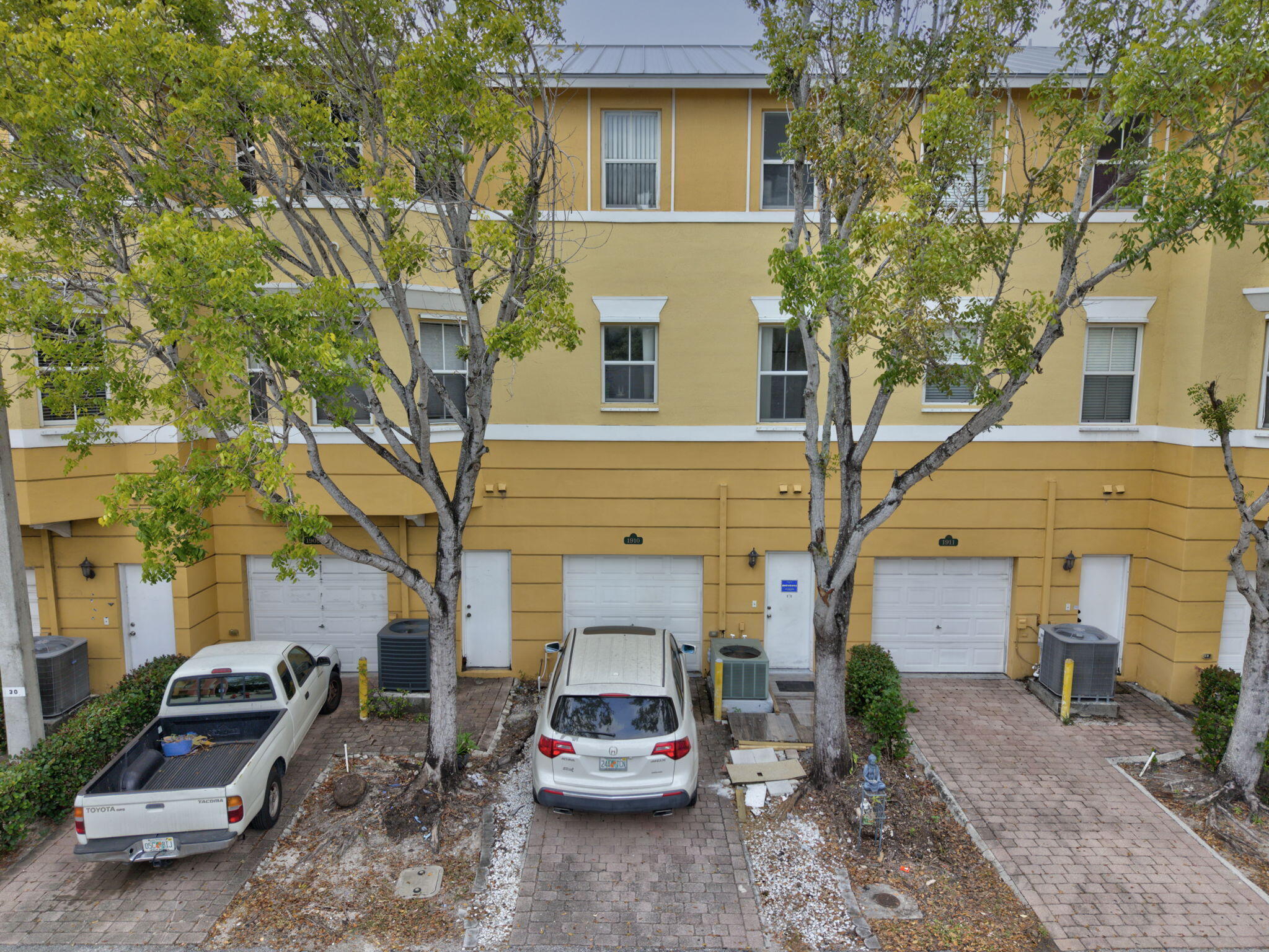 SHOMA TOWNHOMES AT ROYAL PALM BEACH CONDO - Residential