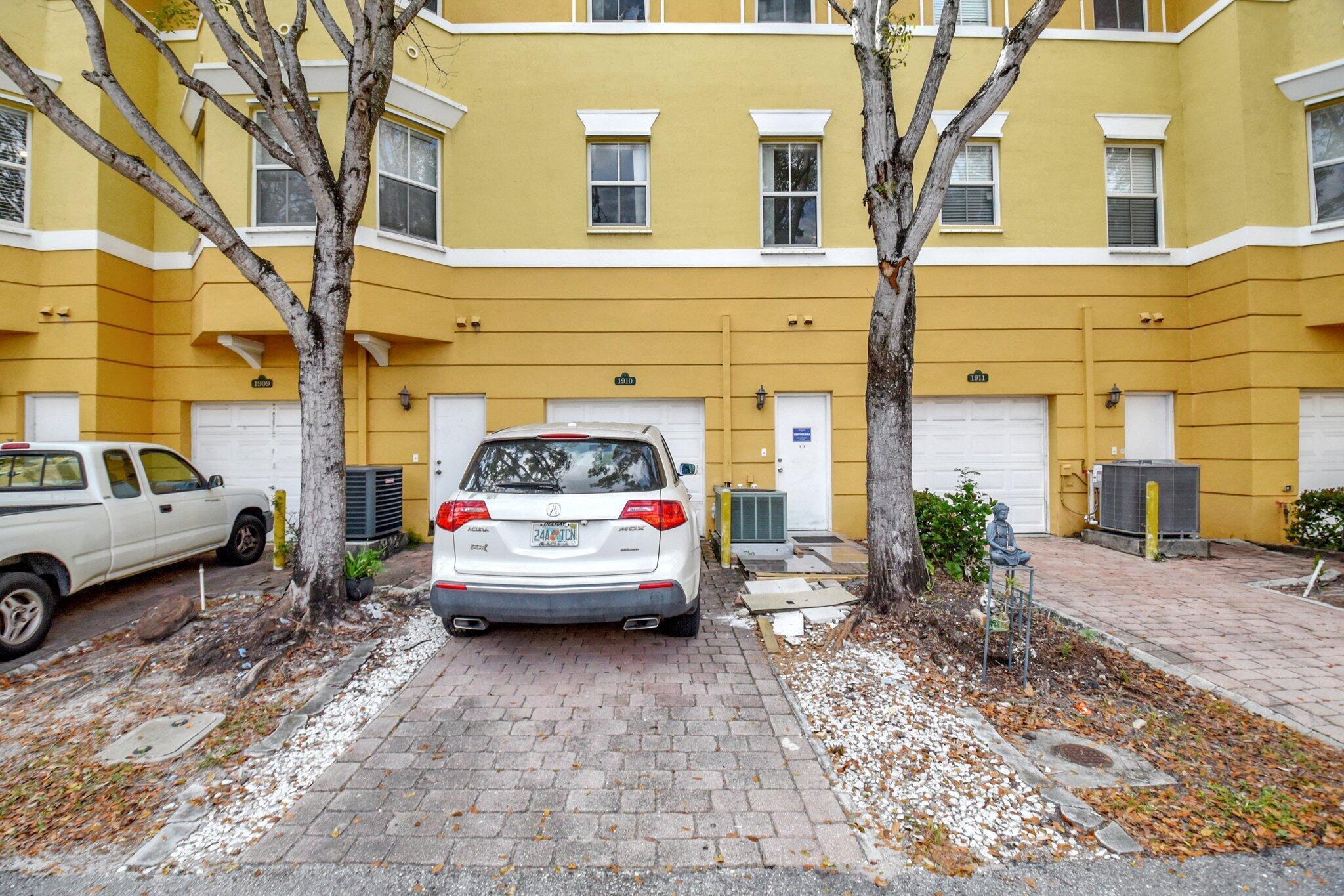 SHOMA TOWNHOMES AT ROYAL PALM BEACH CONDO - Residential