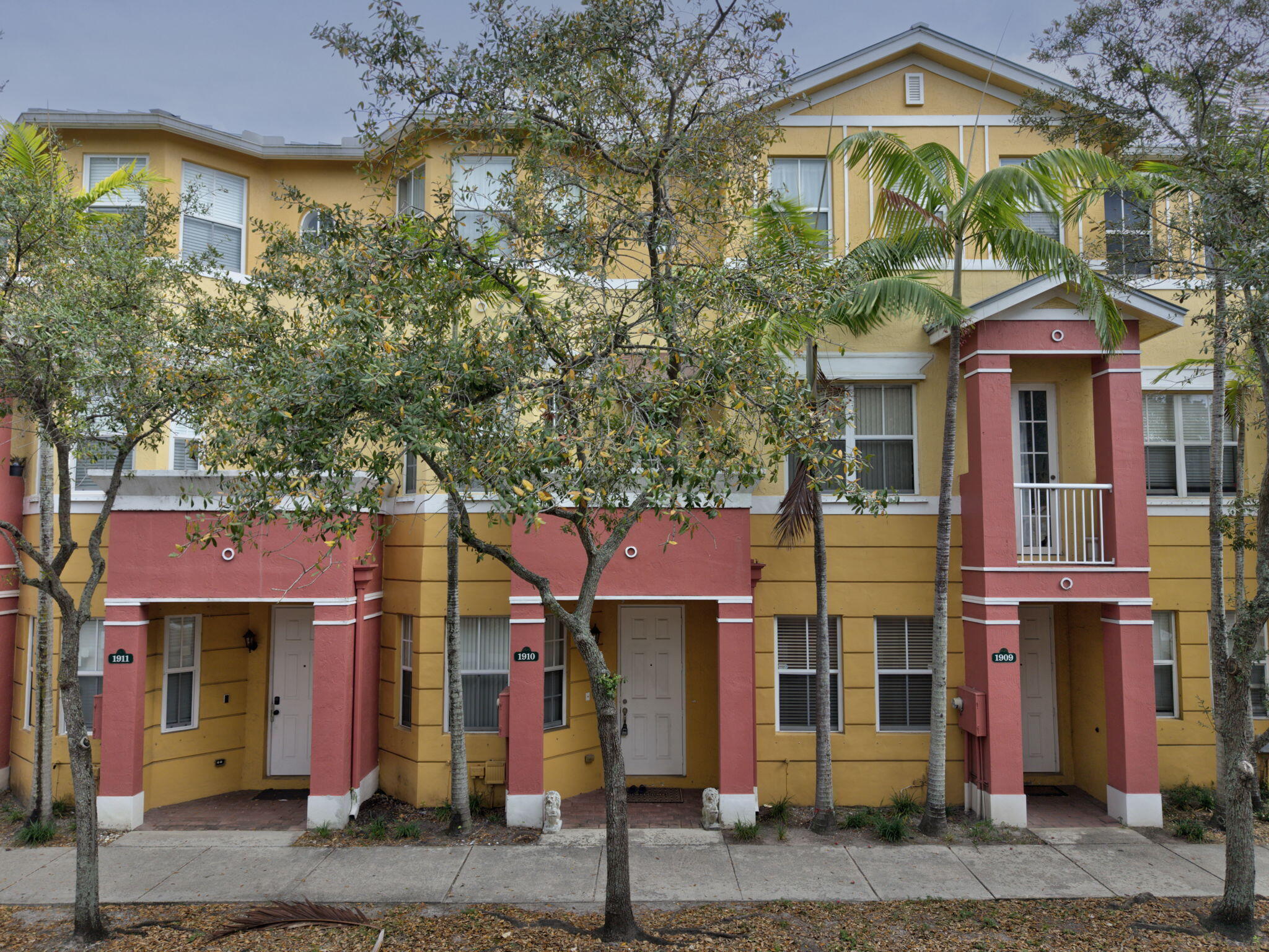 SHOMA TOWNHOMES AT ROYAL PALM BEACH CONDO - Residential