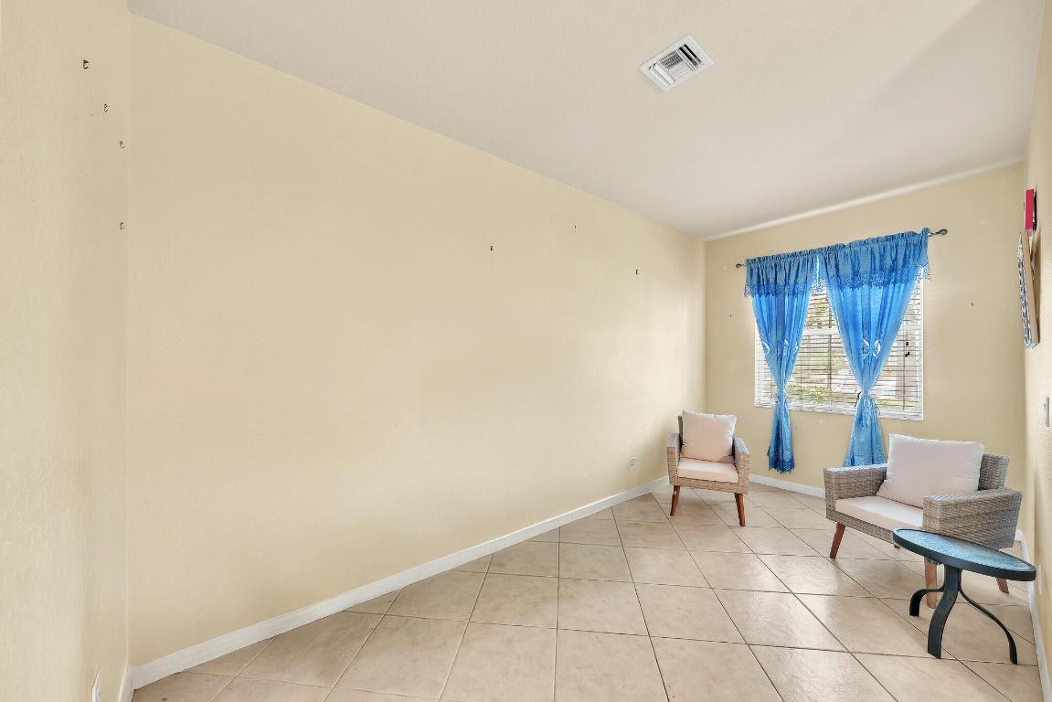 MAGNOLIA BAY CONDOMIMIUM - Residential