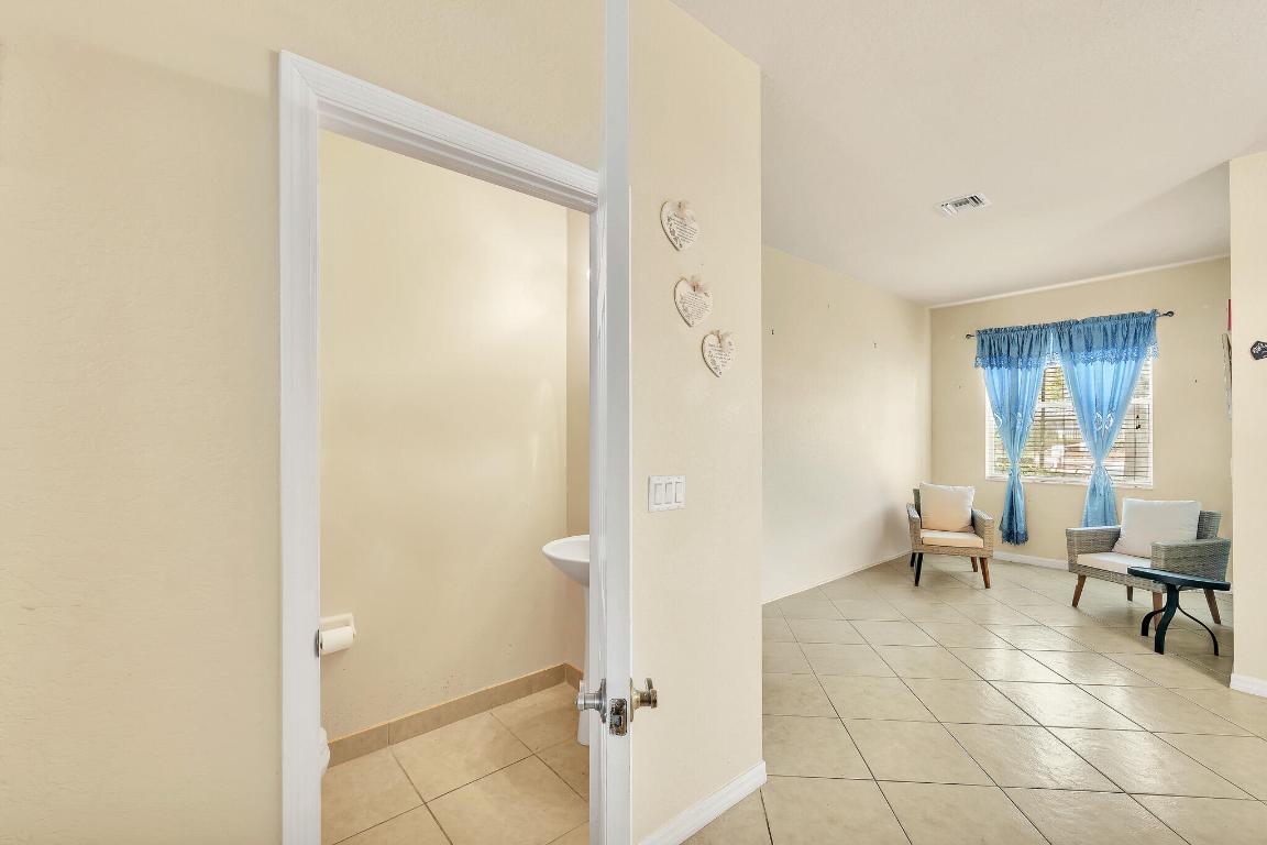 MAGNOLIA BAY CONDOMIMIUM - Residential