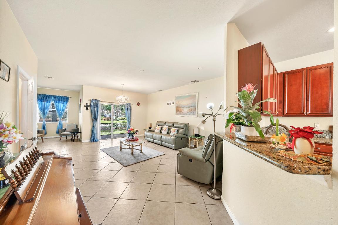 MAGNOLIA BAY CONDOMIMIUM - Residential