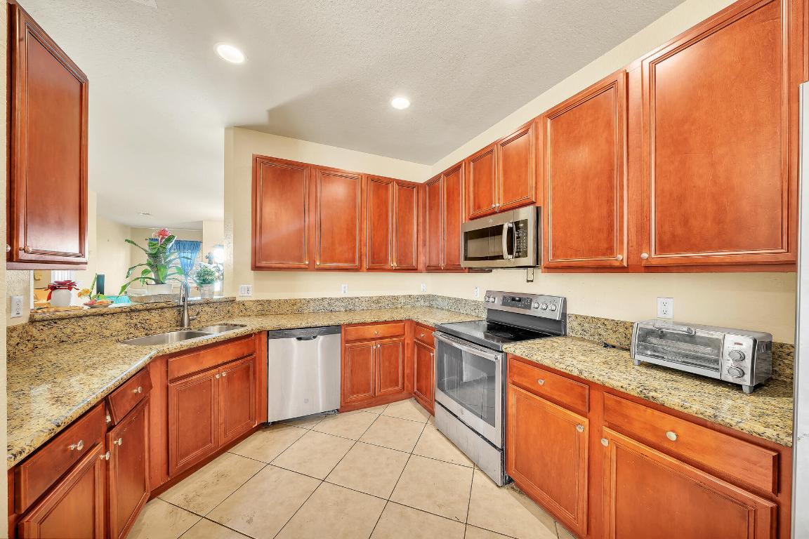 MAGNOLIA BAY CONDOMIMIUM - Residential