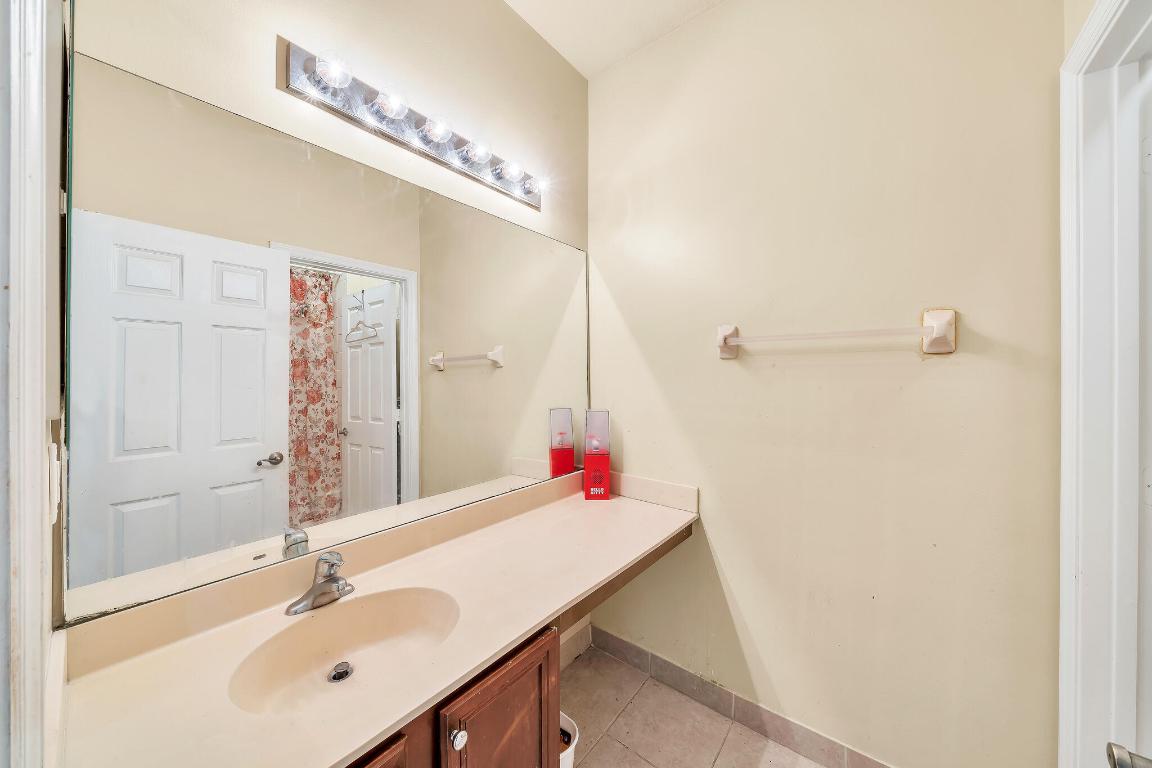 MAGNOLIA BAY CONDOMIMIUM - Residential