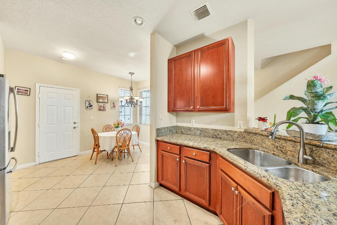 MAGNOLIA BAY CONDOMIMIUM - Residential