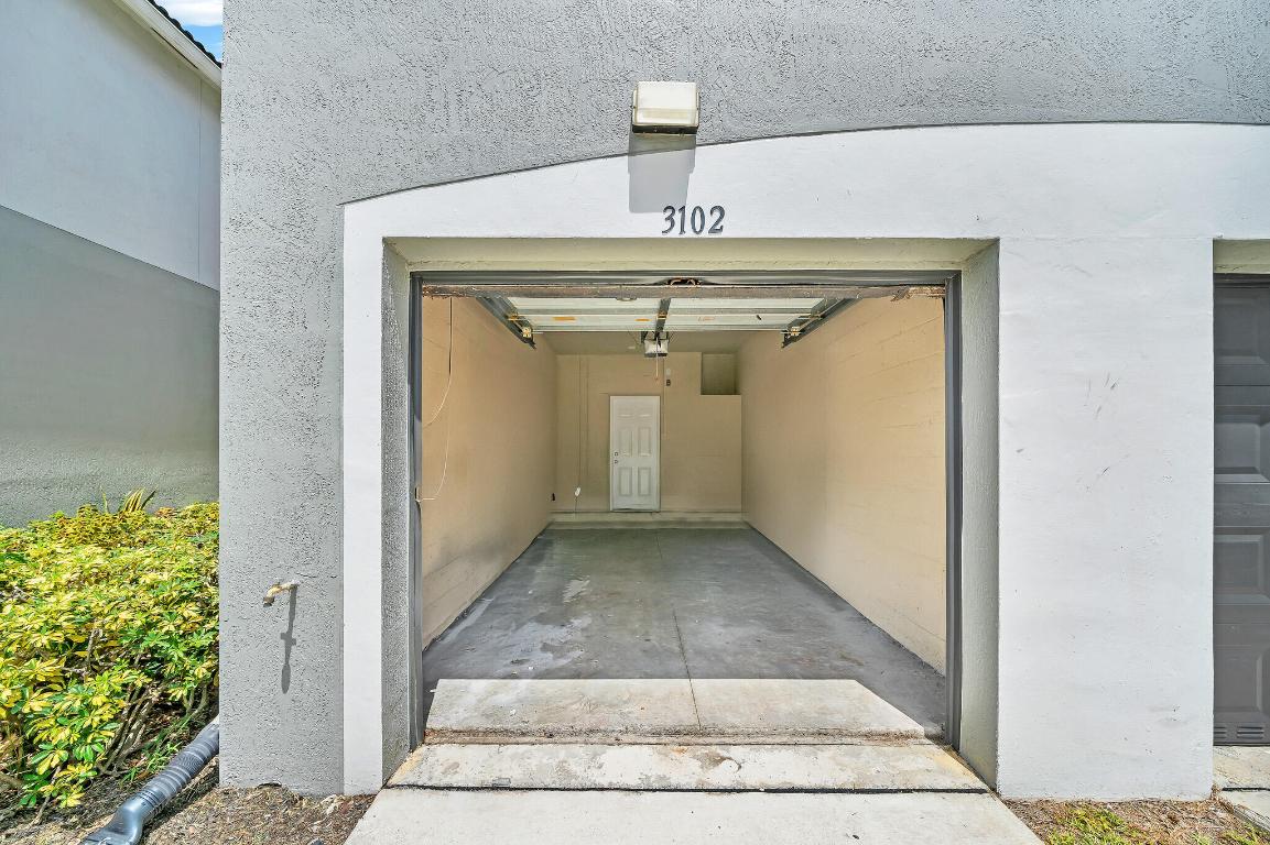 MAGNOLIA BAY CONDOMIMIUM - Residential