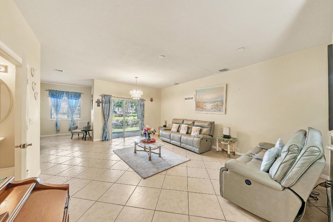 MAGNOLIA BAY CONDOMIMIUM - Residential