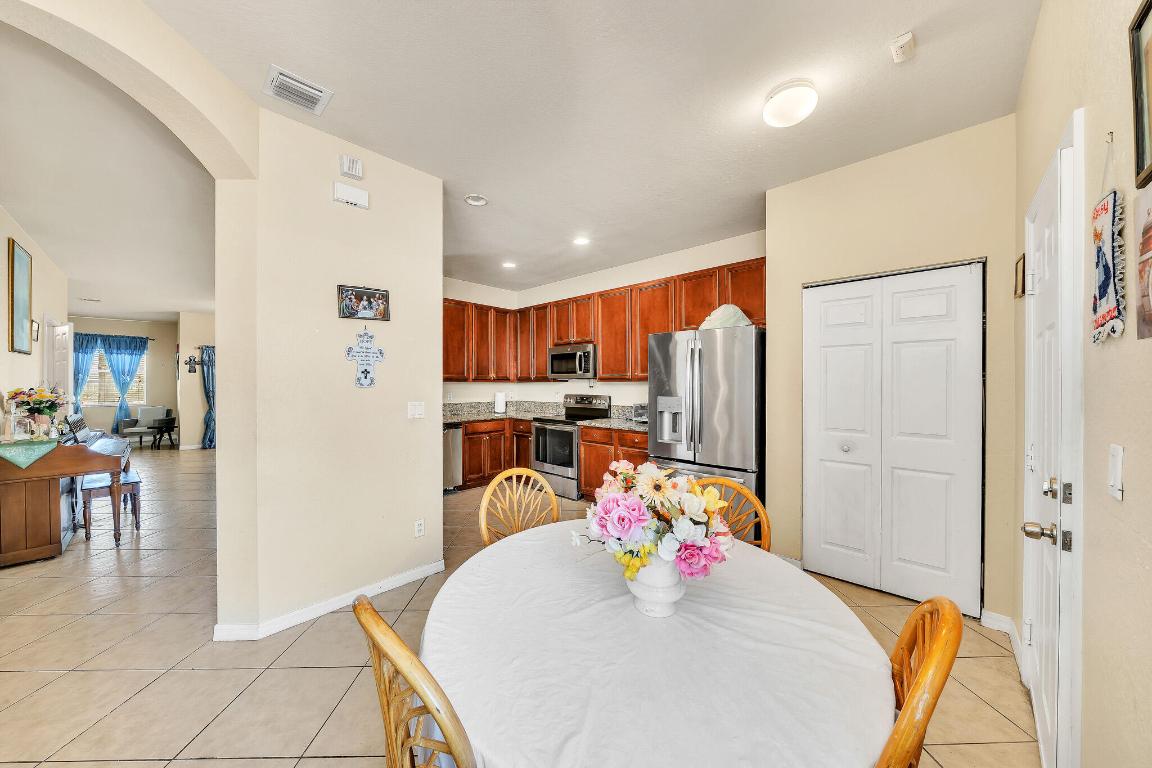 MAGNOLIA BAY CONDOMIMIUM - Residential