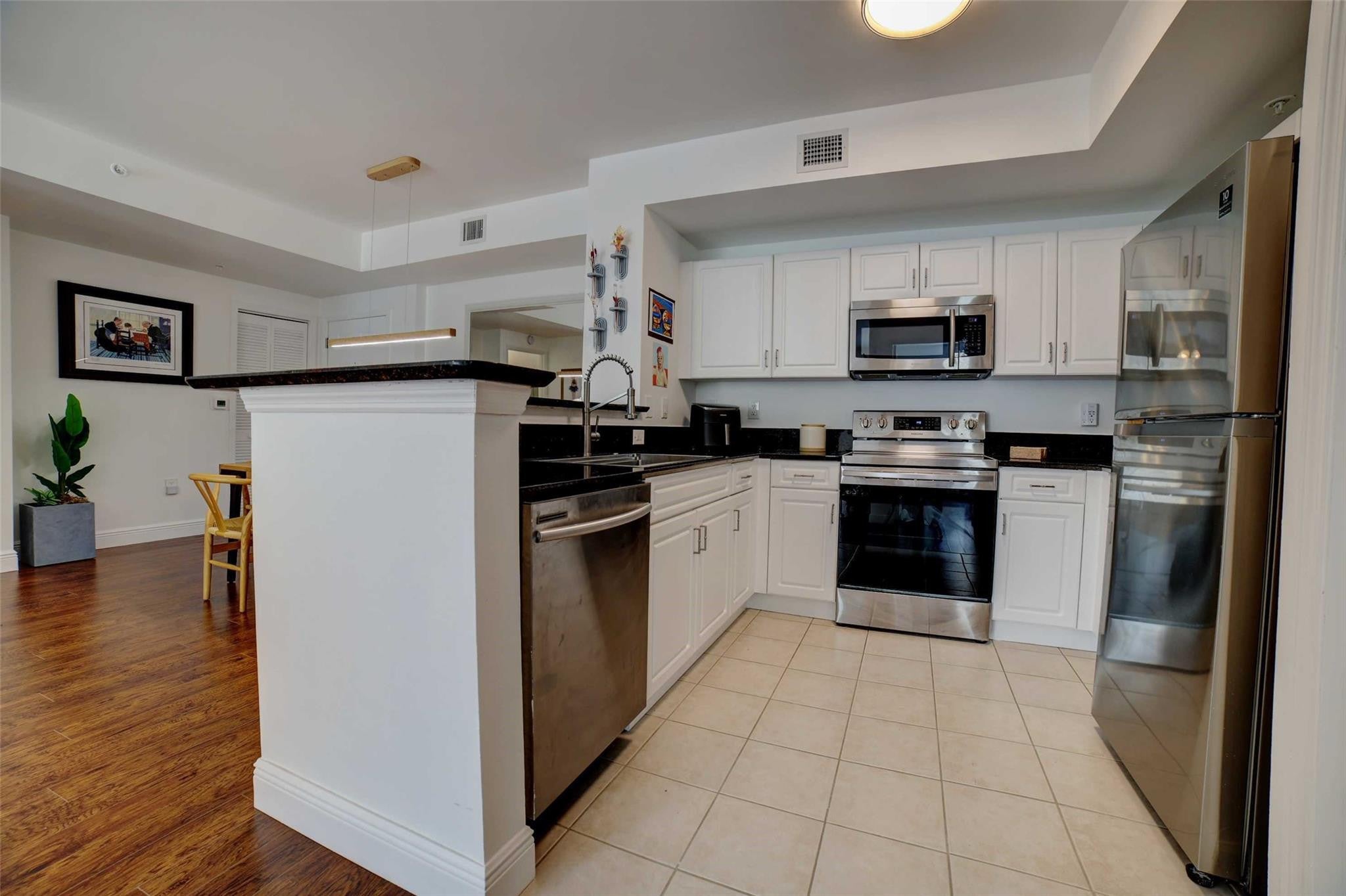 720 S Sapodilla Avenue 413