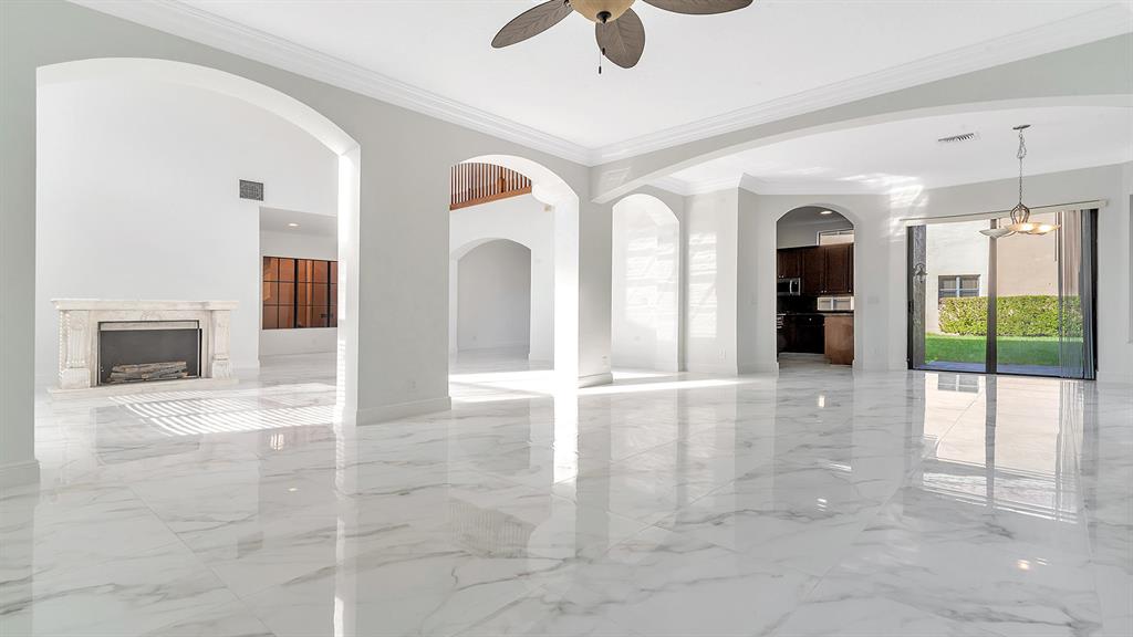 VERSAILLES - Residential