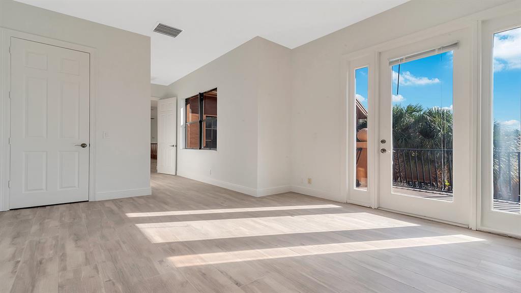 VERSAILLES - Residential