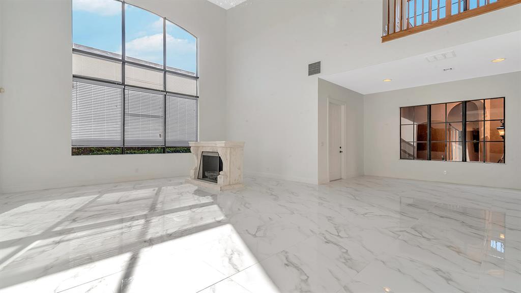 VERSAILLES - Residential