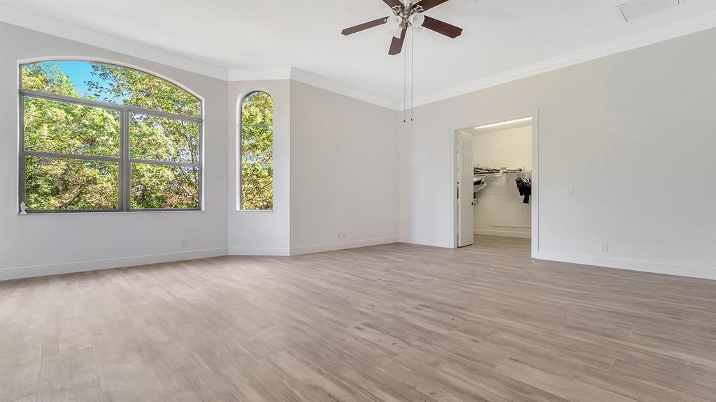 VERSAILLES - Residential