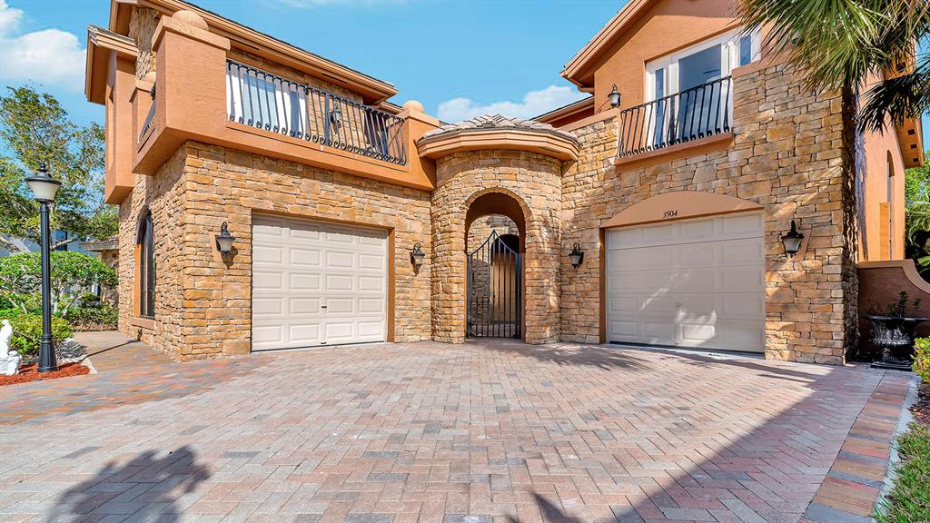 VERSAILLES - Residential