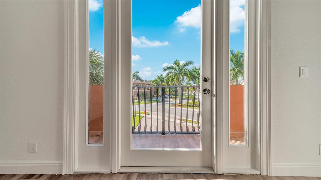 VERSAILLES - Residential