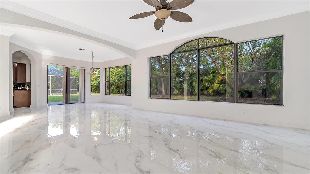 VERSAILLES - Residential