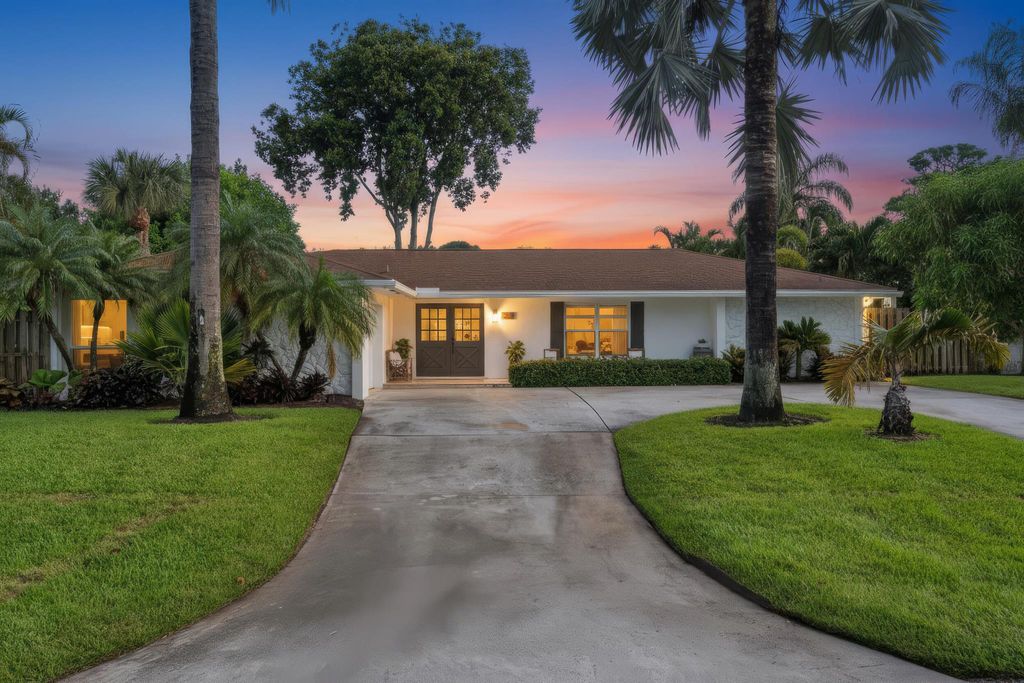 Photo of 4249 Heather Circle E, Palm Beach Gardens, FL 33410 (MLS # R11124738)