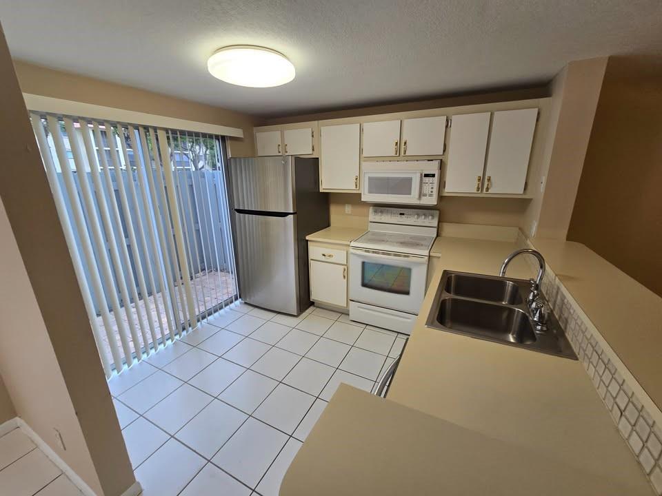 Cypress-Third 123-46 B - Residential Lease