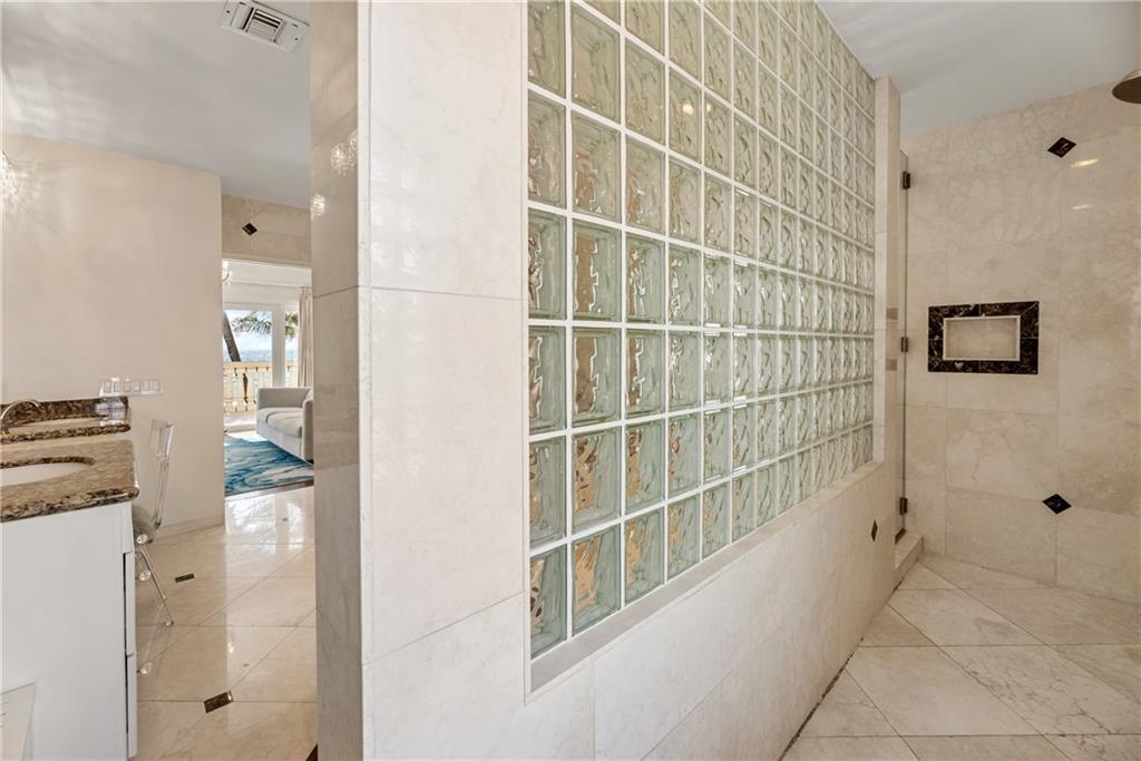 LAUDERDALE BEACH - Residential