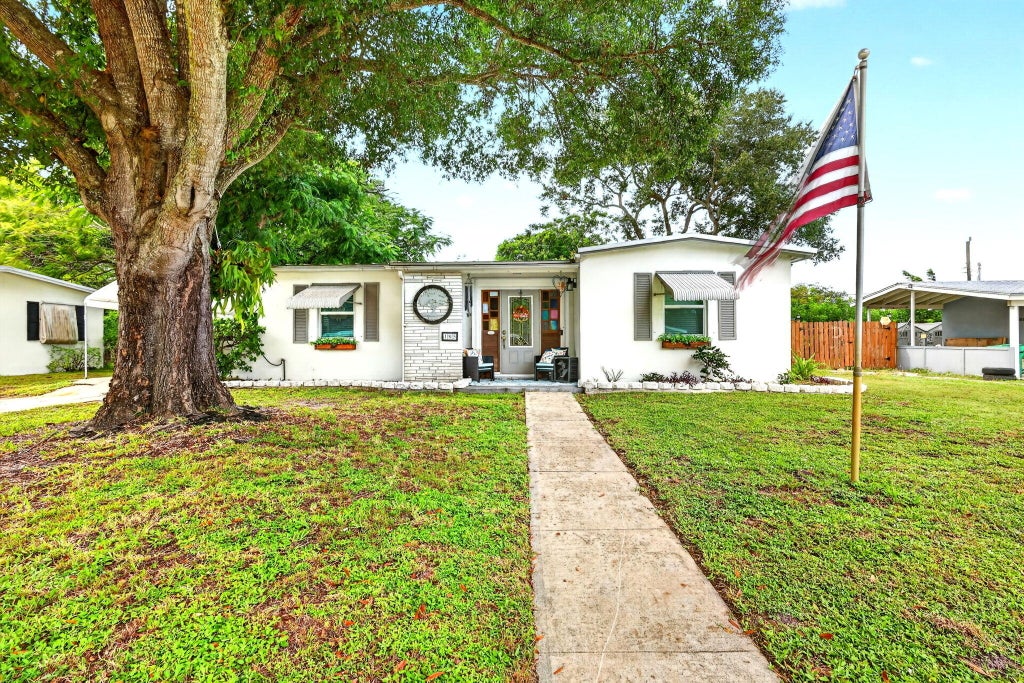 Photo of 185 SE Serenata Court, Port Saint Lucie, FL 34983 (MLS # B26077277)