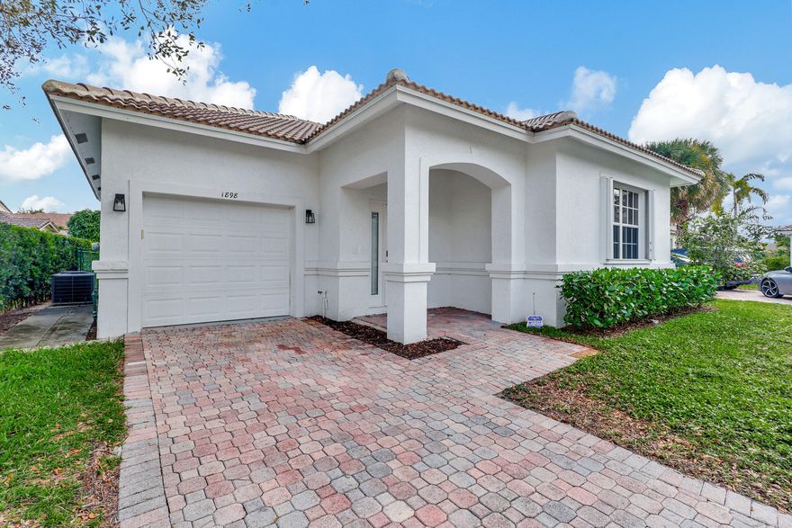 Beautifully renovated 2-bedroom house with a one-car garage in the heart of Wellington. This charming property features a private, enclosed backyard, a renovated kitchen with stainless steel appliances, and tile flooring throughout. Enjoy the community pool with stunning lake views. A+ school district. Don't miss out on this wonderful opportunity to call this place home!