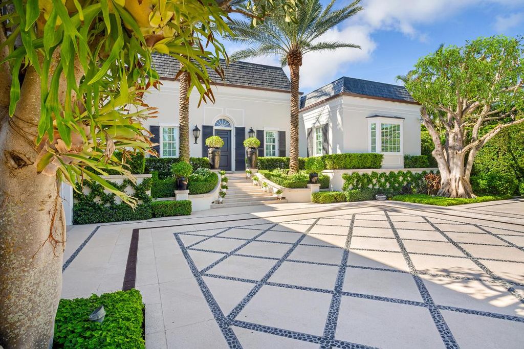 Photo of 134 Casa Bendita, Palm Beach, FL 33480 (MLS # R11121514)