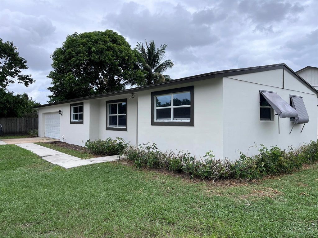 Photo of 8760 Lyndall Lane, West Palm Beach, FL 33403 (MLS # R11138999)