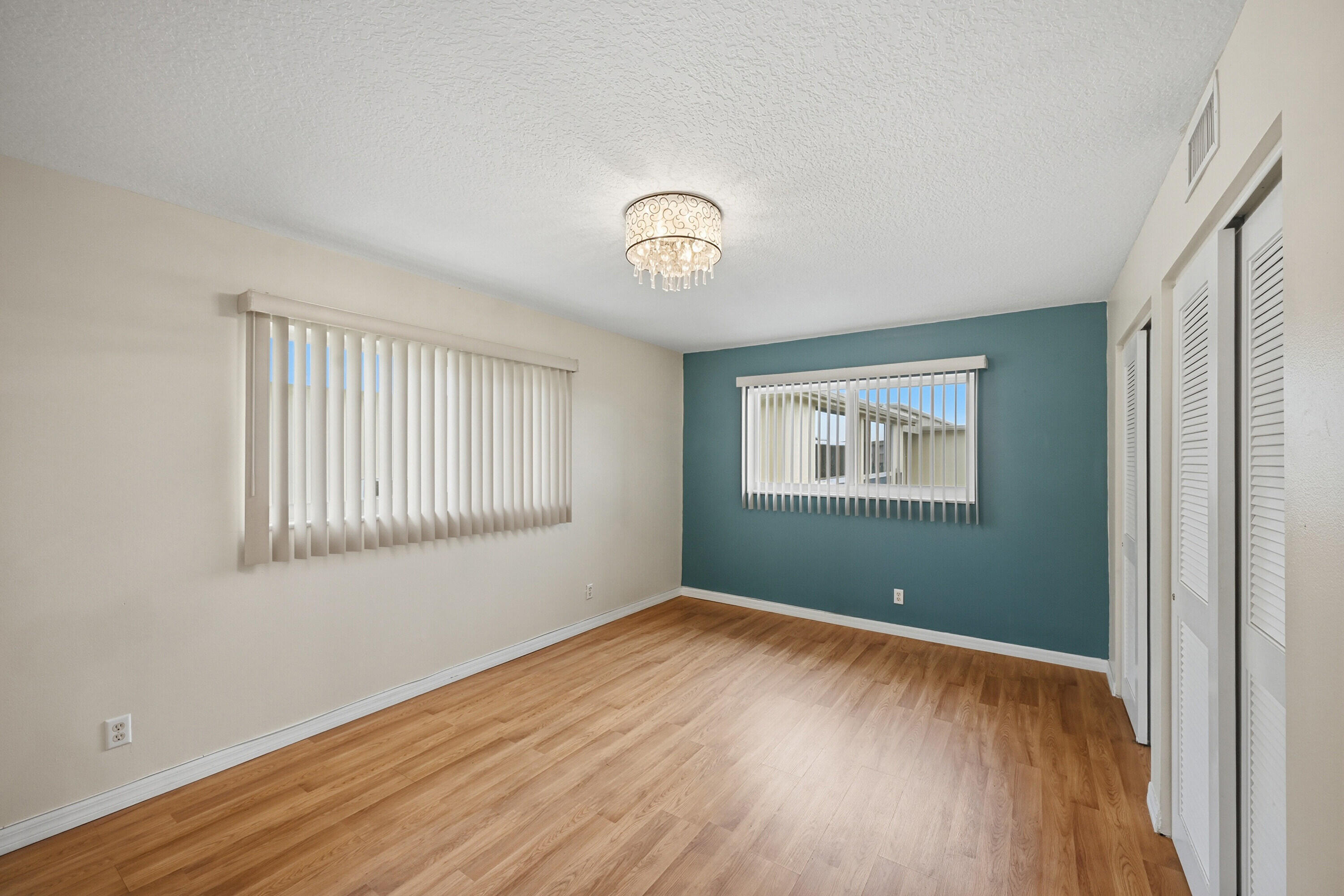 VILLAGE ROYALE ON THE GREEN CONDO COMPLEX - Residential