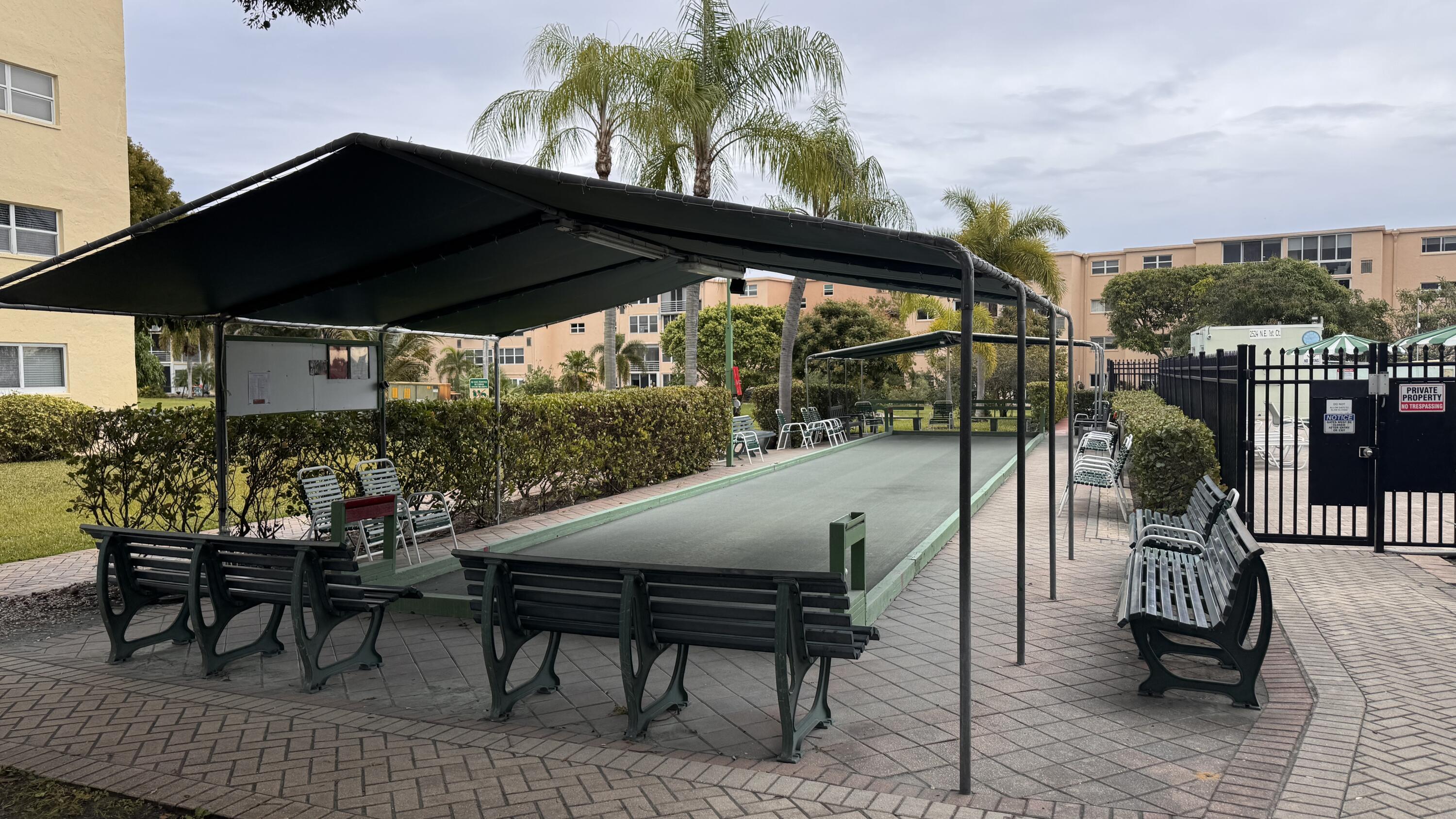 VILLAGE ROYALE ON THE GREEN CONDO COMPLEX - Residential