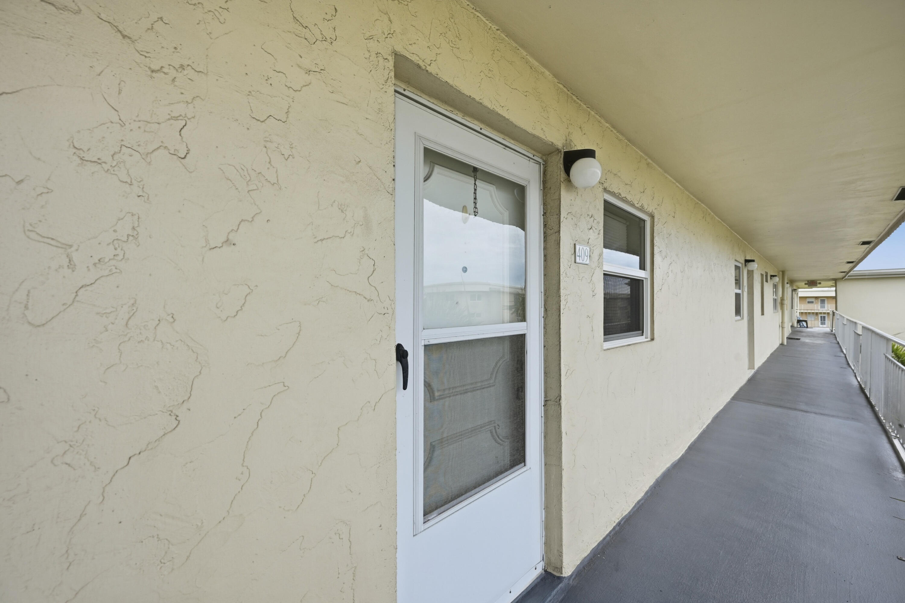 VILLAGE ROYALE ON THE GREEN CONDO COMPLEX - Residential