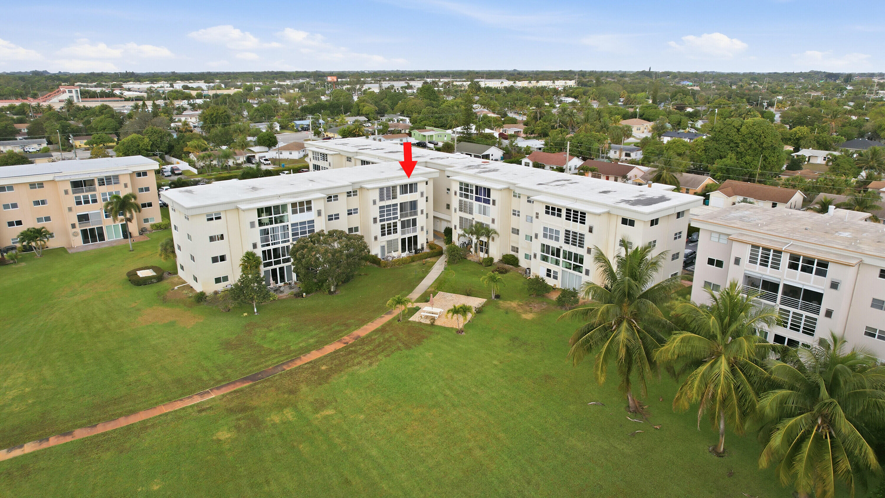 VILLAGE ROYALE ON THE GREEN CONDO COMPLEX - Residential