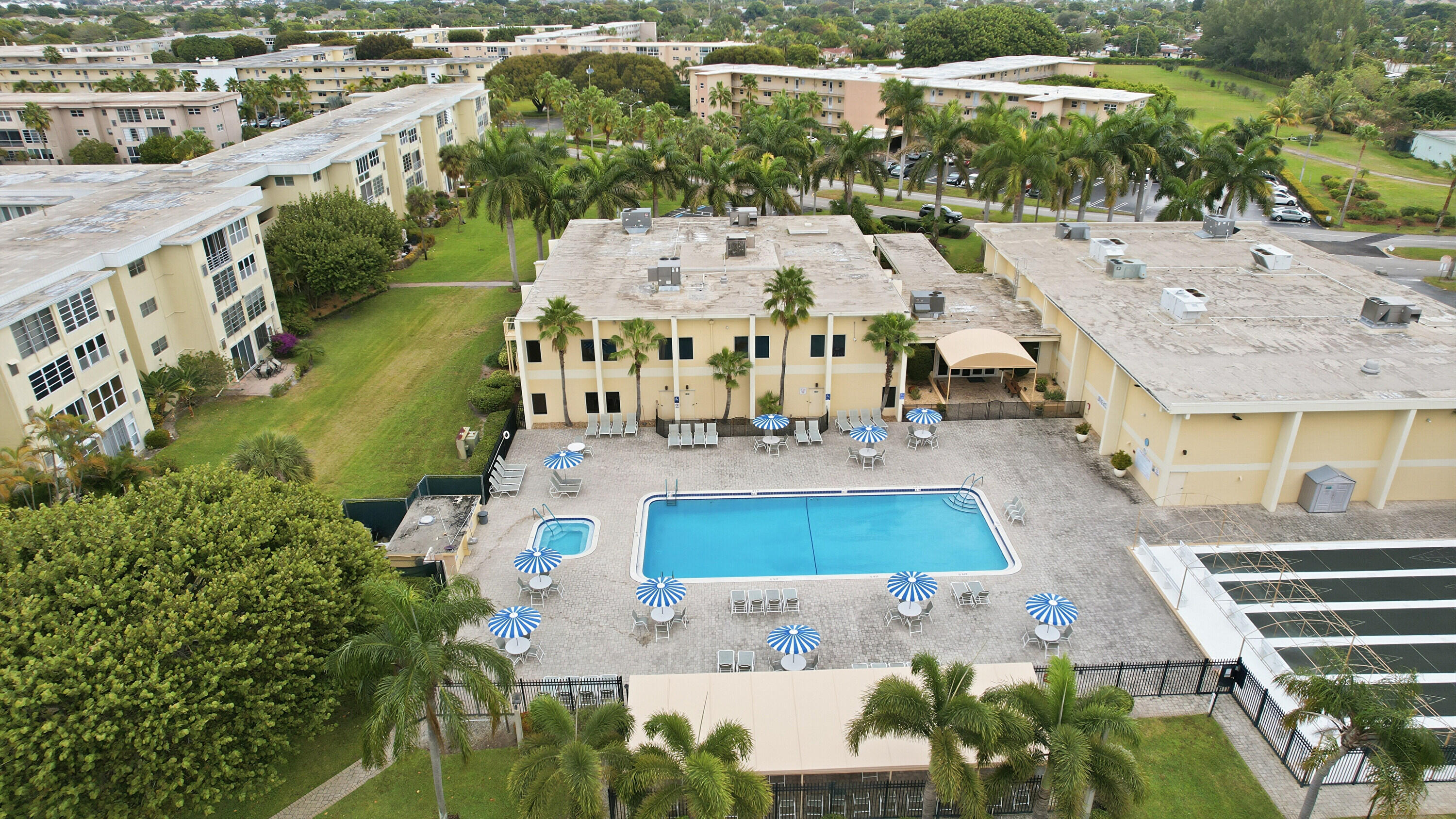 VILLAGE ROYALE ON THE GREEN CONDO COMPLEX - Residential