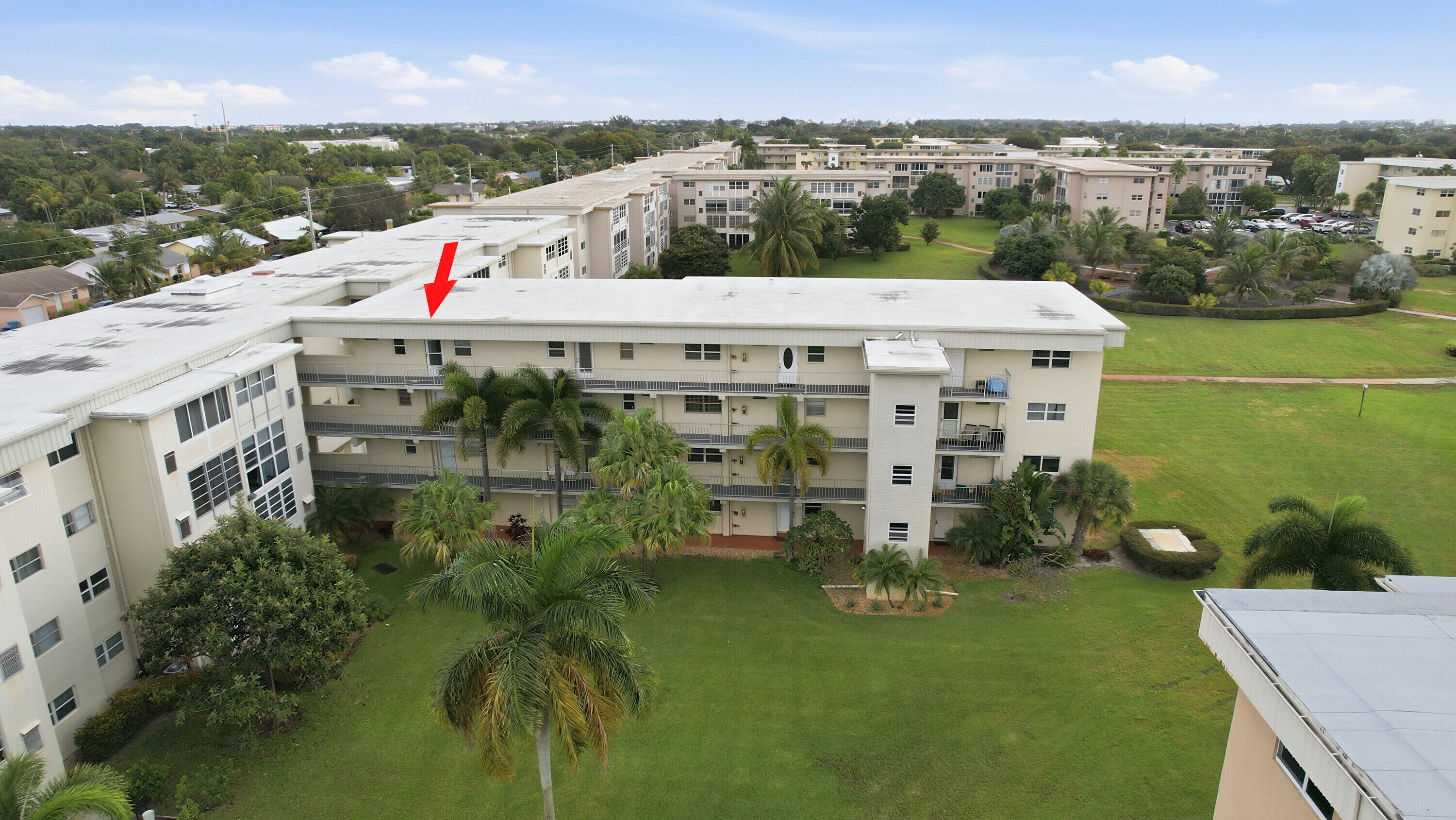 VILLAGE ROYALE ON THE GREEN CONDO COMPLEX - Residential