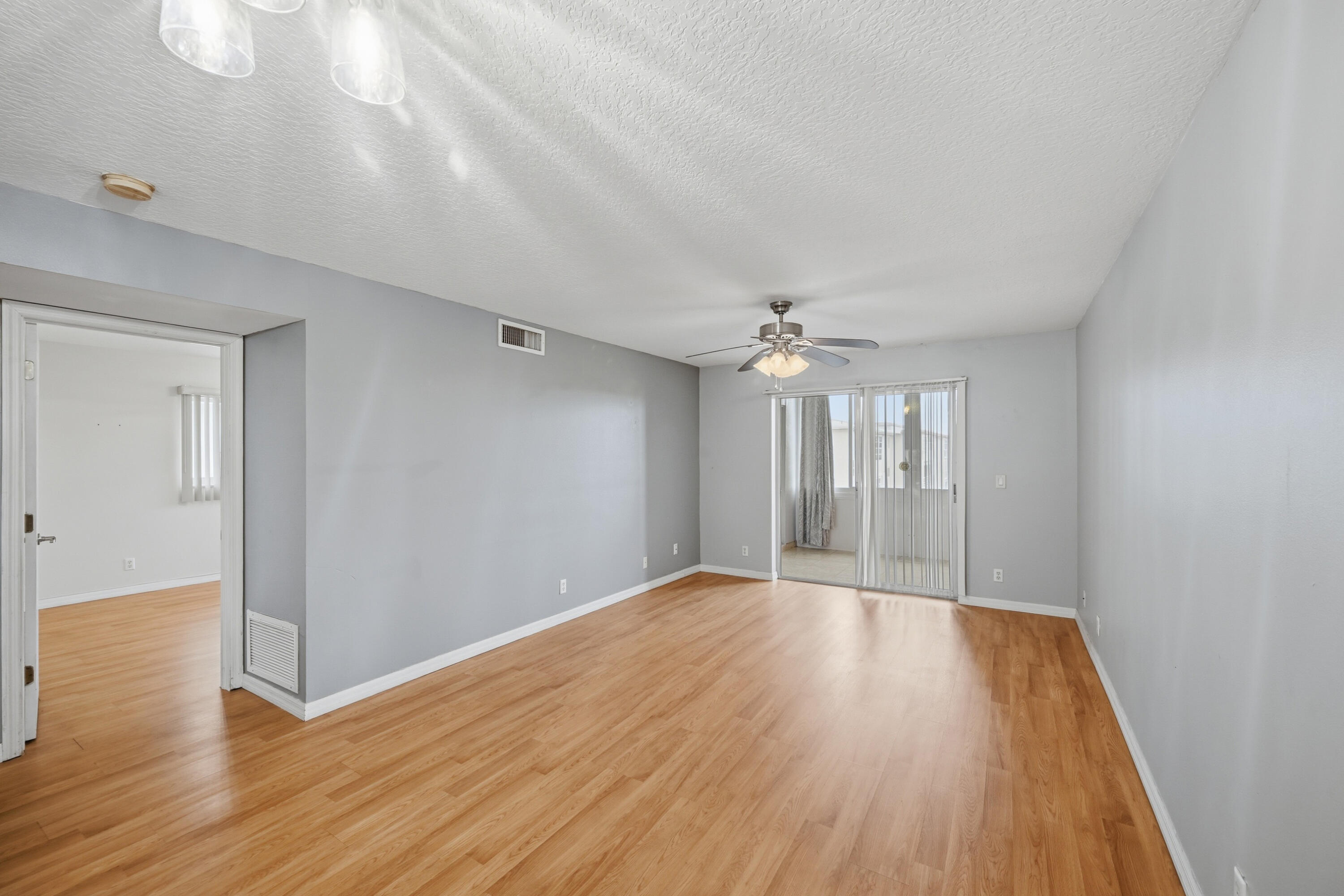 VILLAGE ROYALE ON THE GREEN CONDO COMPLEX - Residential